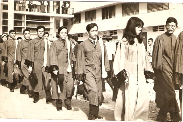 Lễ pht bằng Cử Nhn của Viện ại Học Vạn Hạnh, 1973