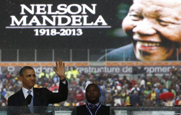 Tổng thống Obama gọi ông Mandela là "một người khổng lồ trong lịch sử, đưa một quốc gia đến công lý, và trong tiến trình này làm xúc động hàng tỉ người trên thế giới." Hơn  100 nhà lãnh đạo thế giới đã đến dự lễ truy điệu.